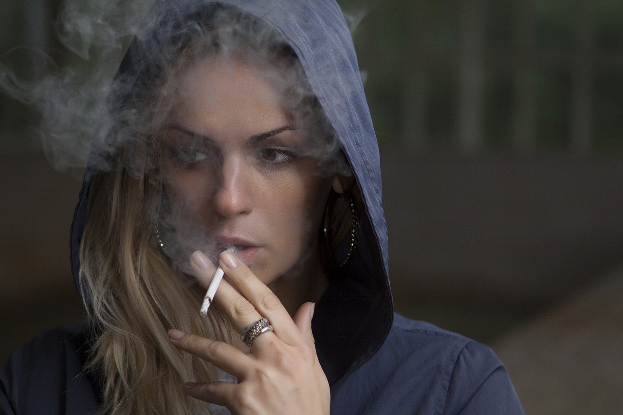 How Smoking Can Ruin Your Looks
