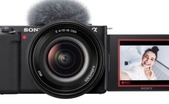 vlogging camera with flip screen